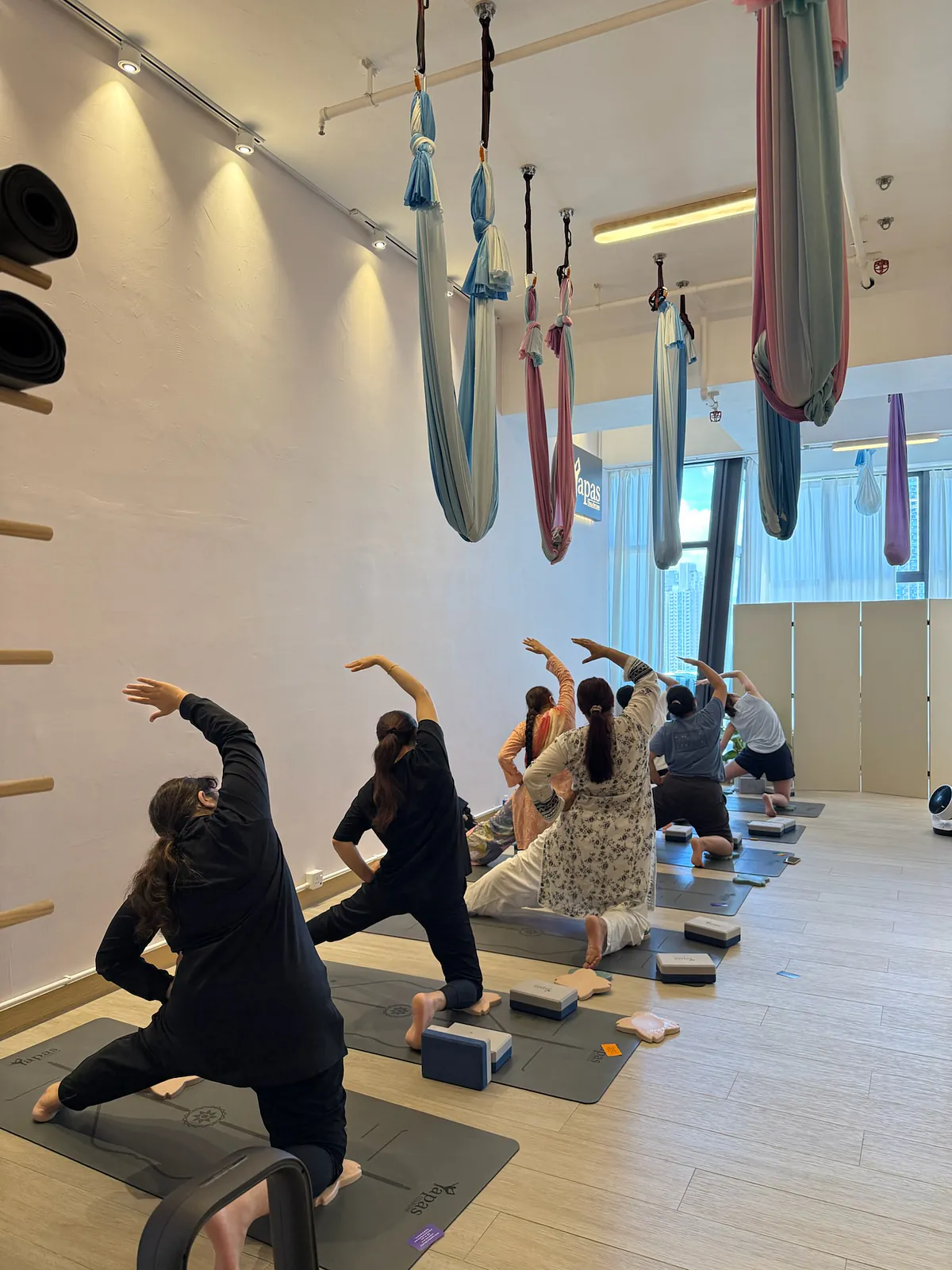 新家園協會瑜伽共融課程伸展動作